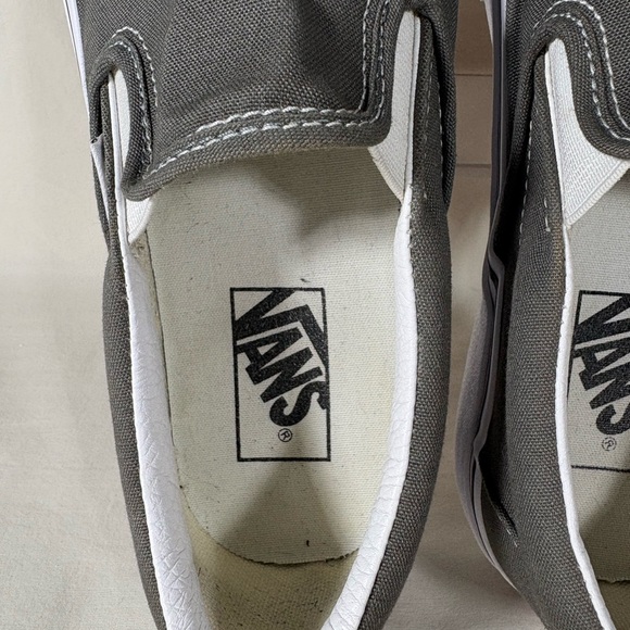 Vans Unisex Charcoal Gray Slip-On Skater Sneakers Men's 7/Women's 8.5 - Picture 8 of 11
